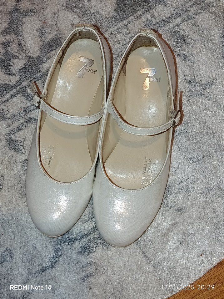 Beyaz Tokalı Kız Çocuk Babet - Görsel 4