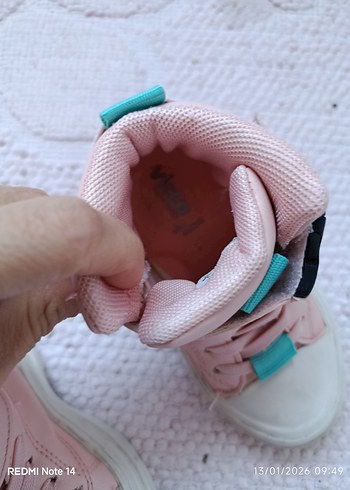 Kızlar için Pembe Cırt Cırtlı Spor Ayakkabı - Görsel 2