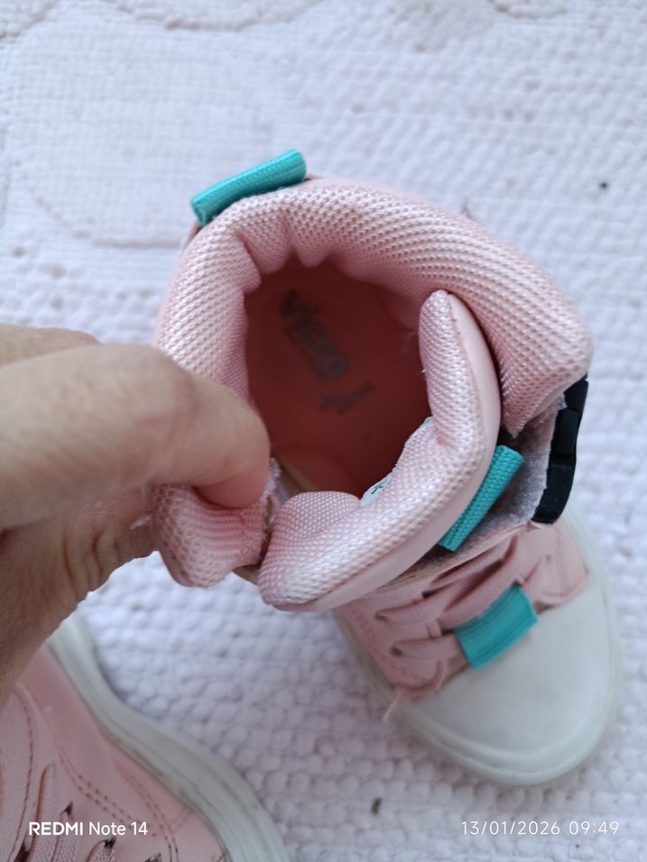 Kızlar için Pembe Cırt Cırtlı Spor Ayakkabı - Görsel 2