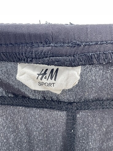 34 Beden siyah Renk H&M Düz Kesim %70 İndirimli.