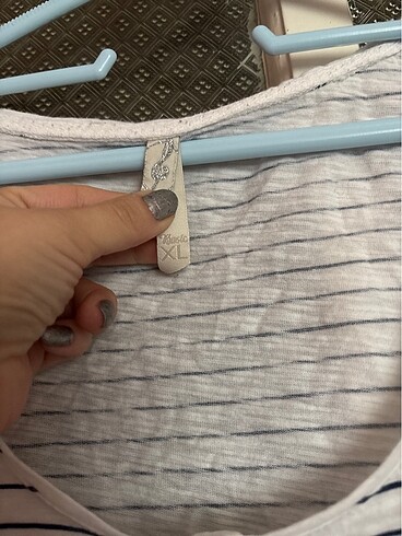 Stradivarius Tshirt.