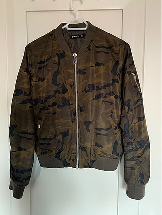 Stradivarius kamuflaj mont