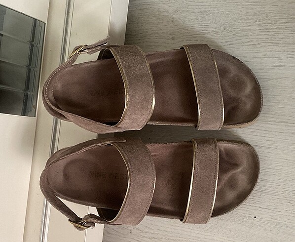 Çift bantlı rahat sandalet