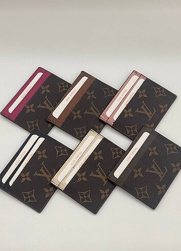 Beden Louis Vuitton hakiki deri kartlık.