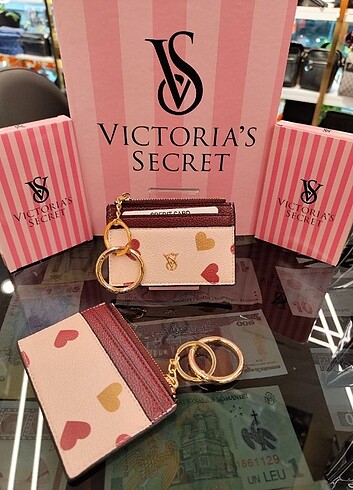 Victoria Secret's kartlık ve anahtarlık. Marka kutulu.