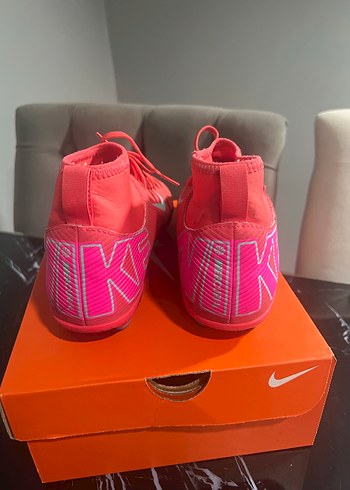 Pembe Nike Erkek çocuk krampon