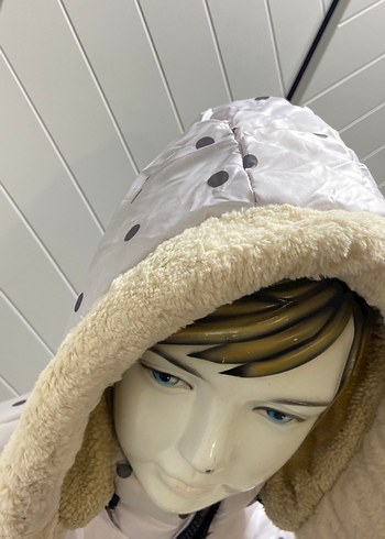 Kız Çocuk Beyaz Puantiyeli beli büzgülü kürklü Mont - Görsel 4