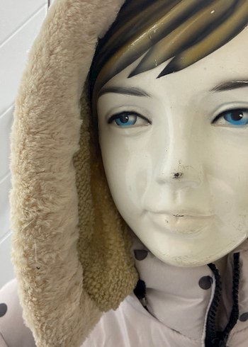 Kız Çocuk Beyaz Puantiyeli beli büzgülü kürklü Mont - Görsel 3