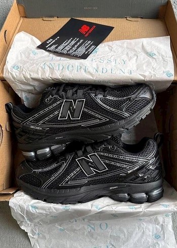 New Balance 1906R Black