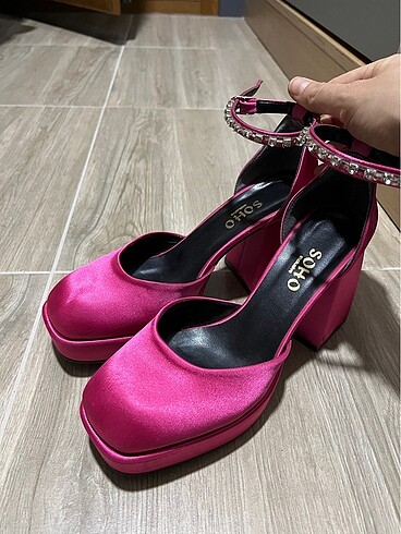Zara Pembe topuklu ayakkabı