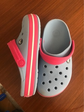 Crocs 37