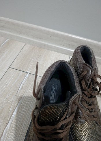 kahverengi kısa bot - Görsel 4