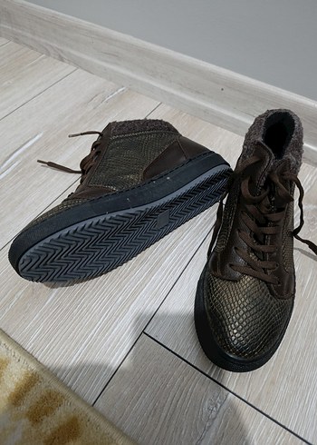 kahverengi kısa bot - Görsel 2