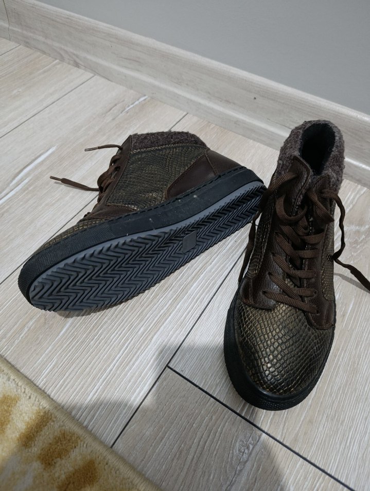 kahverengi kısa bot - Görsel 2