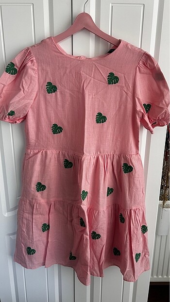Pembe elbise