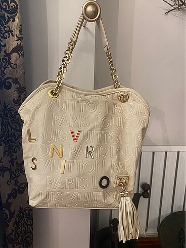 Louis Vuitton Kol Çantası