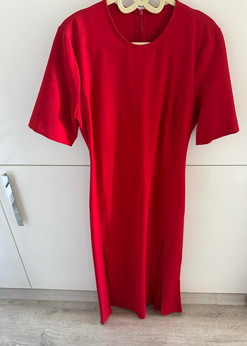 Zara Zara Kırmızı Yırtmaçlı midi elbise