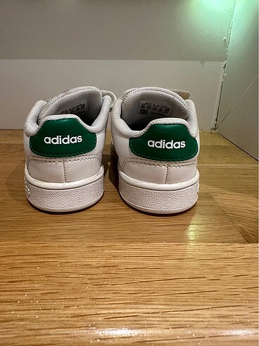 22 Beden Adidas spor ayakkabı