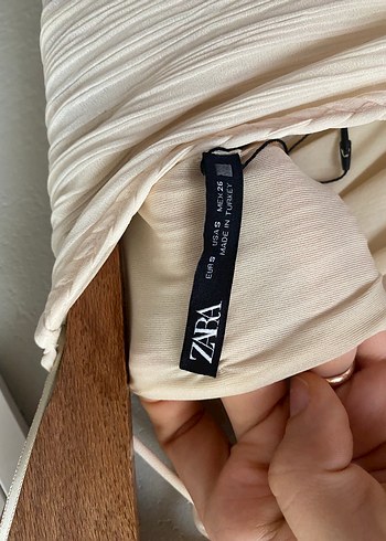 Zara Bej V Yakalı Piliseli Uzun Elbise