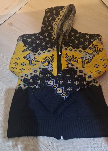 Erkek Çocuk Desenli Kapüşonlu Örgü Hırka - Görsel 3