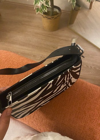Beden kahverengi Renk Zebra Desenli Fermuarlı Kadın Omuz Çantası