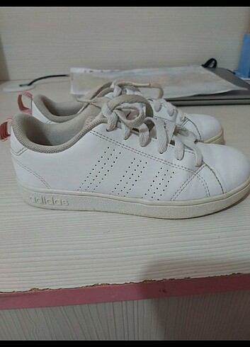 32 Beden Adidas kız çocuk spor ayakkabi