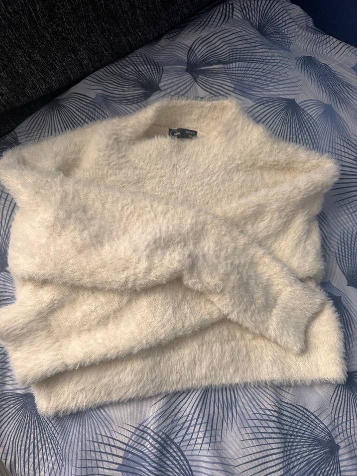 DeFacto Kadın Beyaz Peluş Uzun Kollu Sweatshirt - Görsel 3