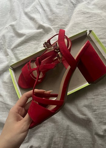 Kırmızı Süet Tokalı Kadın Topuklu Ayakkabı - Görsel 2