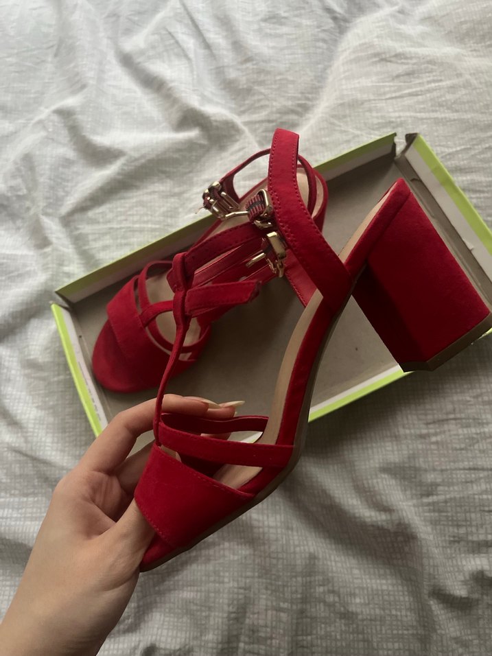 Kırmızı Süet Tokalı Kadın Topuklu Ayakkabı - Görsel 2