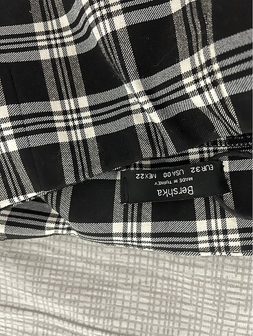 xs Beden siyah Renk Bershka viral sort etek açıklamayı okuyun lütfen