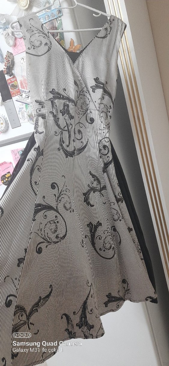 Uzun Siyah Desenli Straplez Elbise - Görsel 4