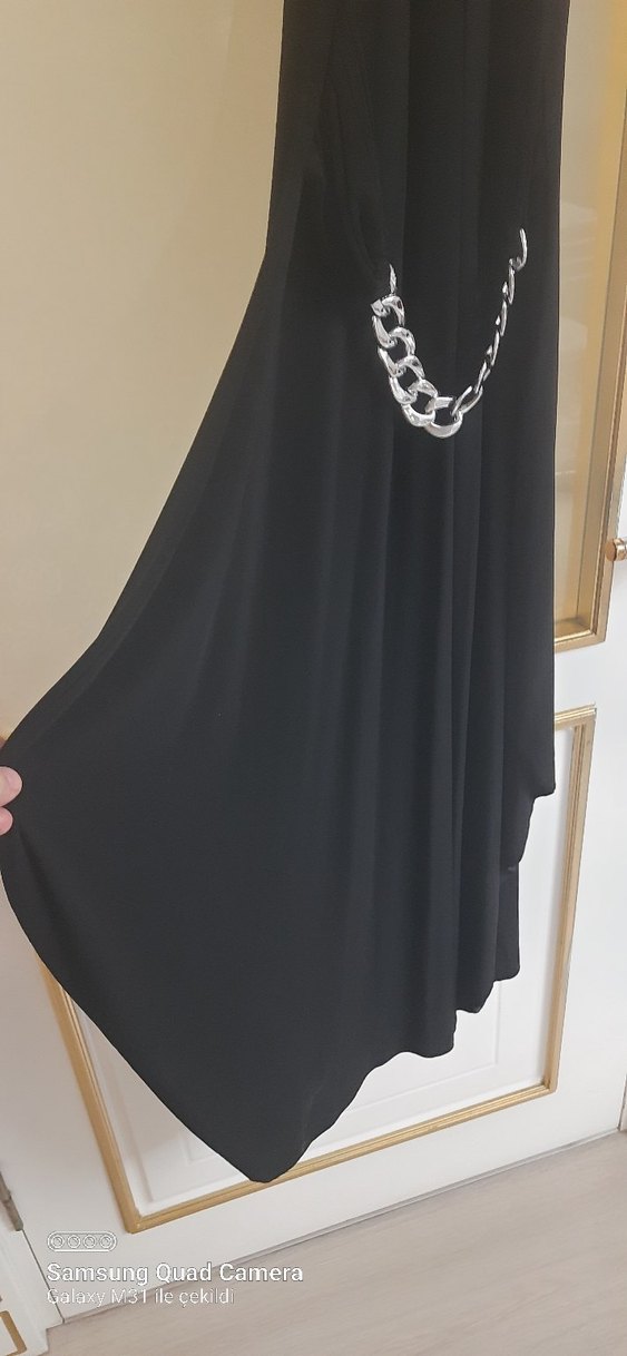 Zincir Detaylı Siyah Uzun Kadın Elbise - Görsel 3