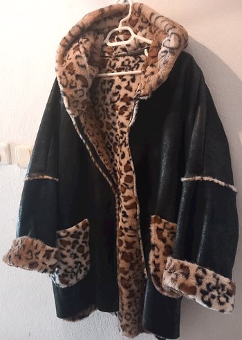44 Beden kahverengi Renk kaliteşi mağazan alınmıştır..Leopar Desenli Kapüşonlu nubuk mont