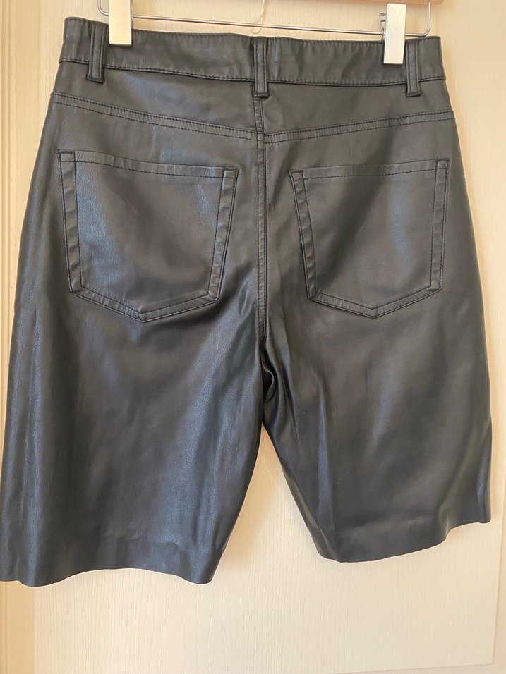 BERSHKASiyah Deri Mini Şort - Görsel 2