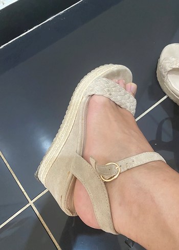 37 Beden ten rengi Renk Bej Süet Dolgu Topuklu Kadın Sandalet
