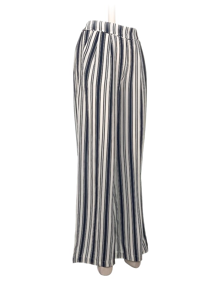 Bershka Düz Kesim %70 İndirimli. - Görsel 2