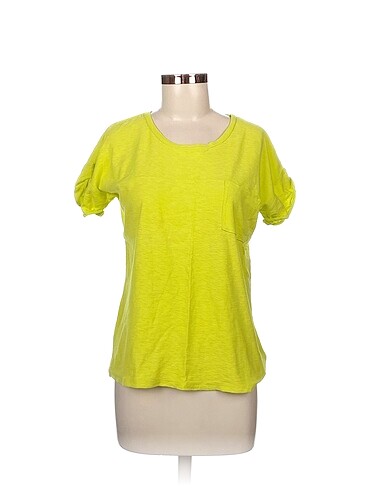 Gap T-shirt %70 İndirimli.