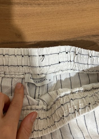 Beyaz Çizgili Midi Şort - Görsel 3