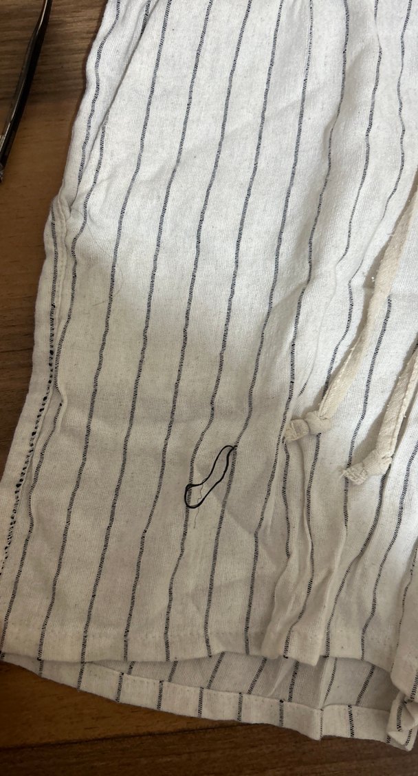 Beyaz Çizgili Midi Şort - Görsel 2