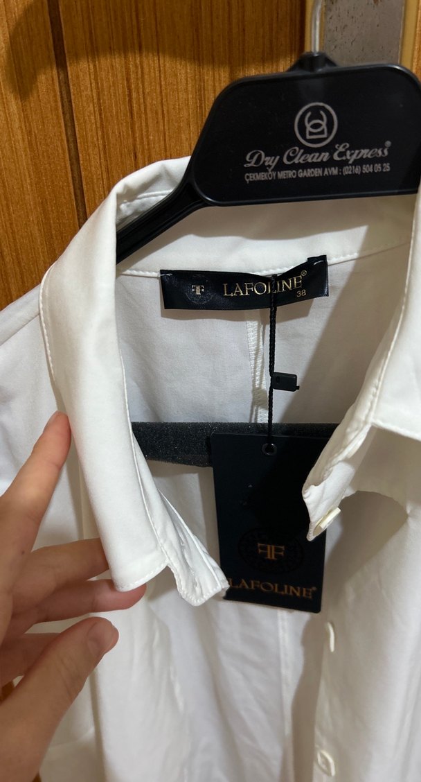 Beyaz Kısa Kollu Düğmeli Kadın Gömlek - Görsel 3