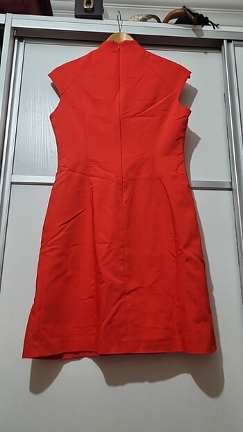 40 Beden kırmızı Renk arkadan fermuarlı astarlı elbise 