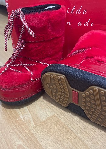 Kızlar için Kırmızı Kürklü Botlar - Görsel 2