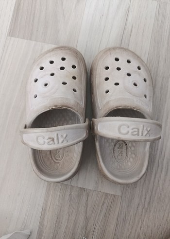 LC Waikiki Beyaz Tokalı Kız Terliği