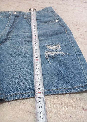 Mavi Yırtık Detaylı Bol Kesim Kot Şort - Görsel 8