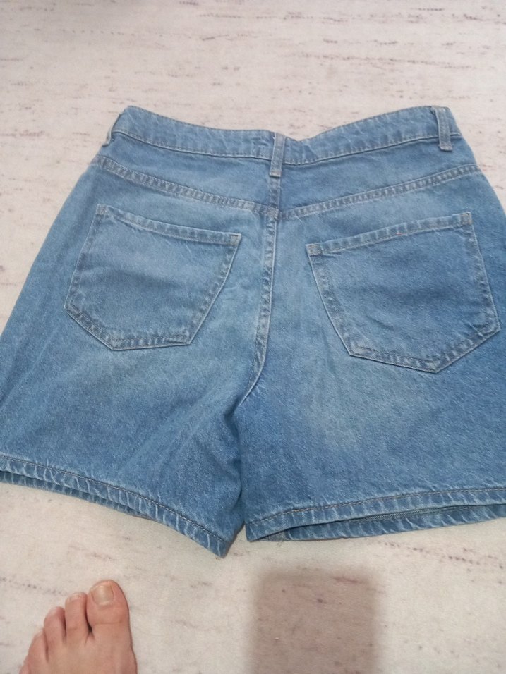 Mavi Yırtık Detaylı Bol Kesim Kot Şort - Görsel 3