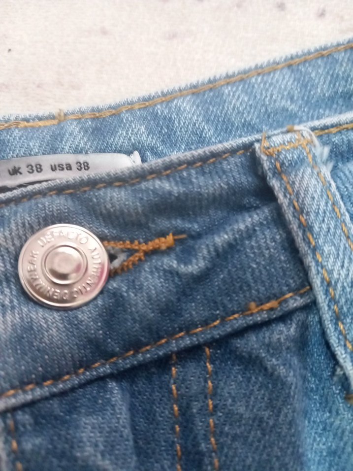 Mavi Yırtık Detaylı Bol Kesim Kot Şort - Görsel 2