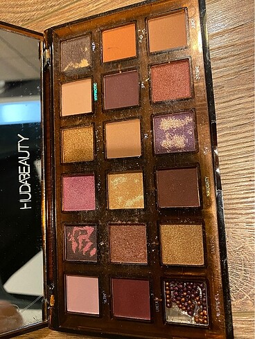 Huda Beauty Far paleti