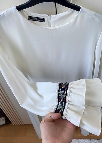 Uzun Beyaz Kadın Tunik, Fırfırlı Kol Detayı - Görsel 2