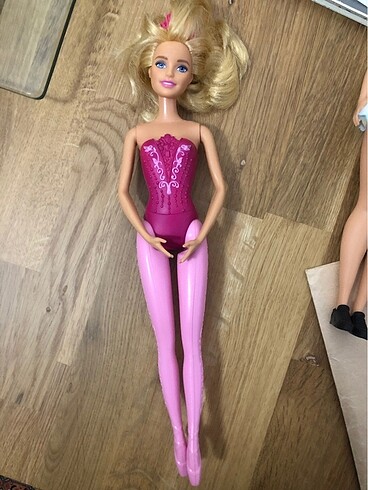 Barbie bebek
