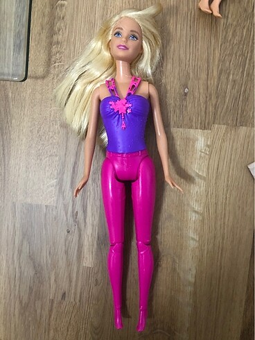 Barbie bebek